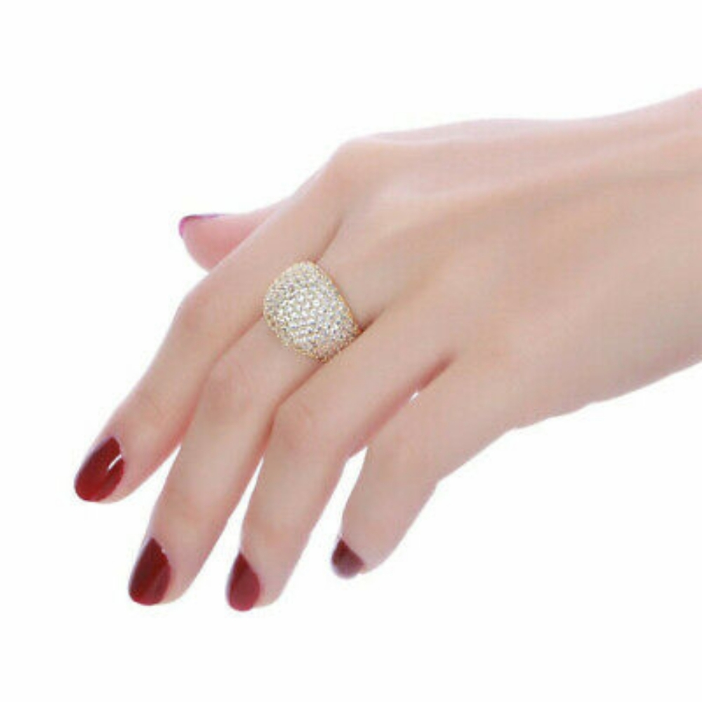 Luxurious Gold White Sapphire Ring